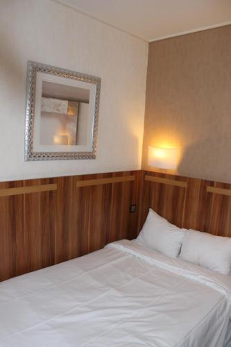 Hotel The Originals du Grand Monarque Nantes Gare - image 6