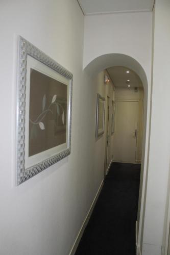 Hotel The Originals du Grand Monarque Nantes Gare - image 5