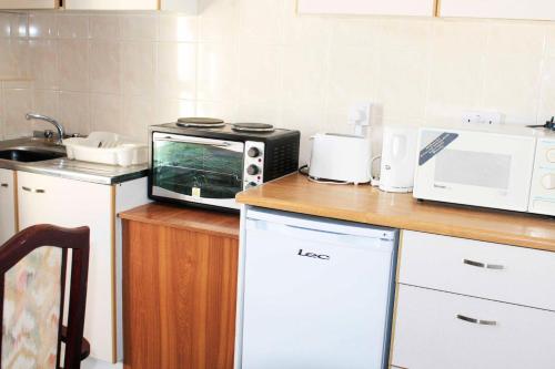 Adelphi Holiday Flats - image 4