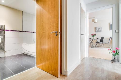 AJY Birmingham City Centre Viva Apartment - image 8