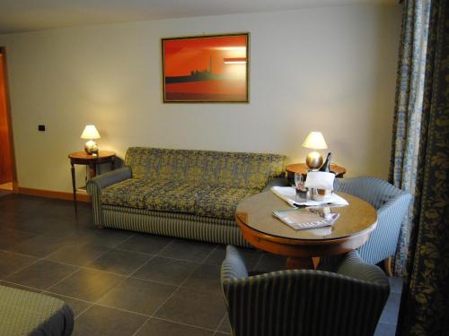Hotel Diplomatic - image 10