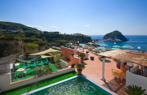 room detail thumbnail 2