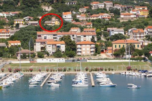Apartments and rooms with parking space Banjol Rab - 5021 