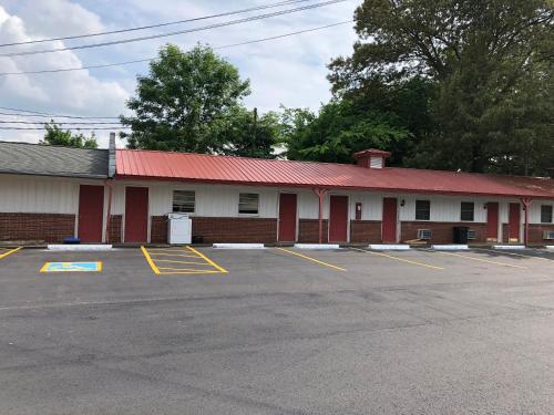 Travelers Inn Motel - image 13