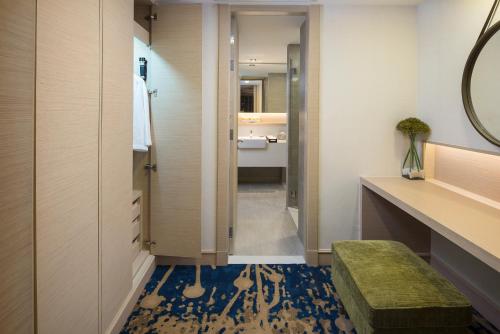 room detail thumbnail 2