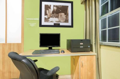 Microtel Inn & Suites by Wyndham Tuscumbia/Muscle Shoals - image 5
