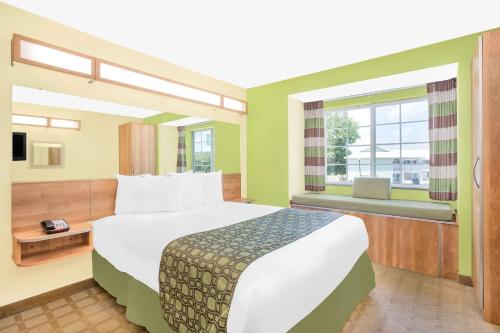 Microtel Inn & Suites by Wyndham Tuscumbia/Muscle Shoals - image 3