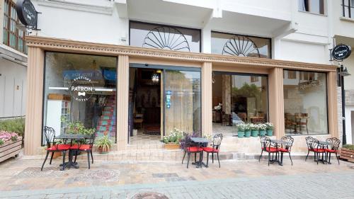 Patron Hotel - image 3