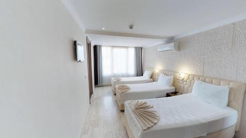 Triple Room with Garden View image 4