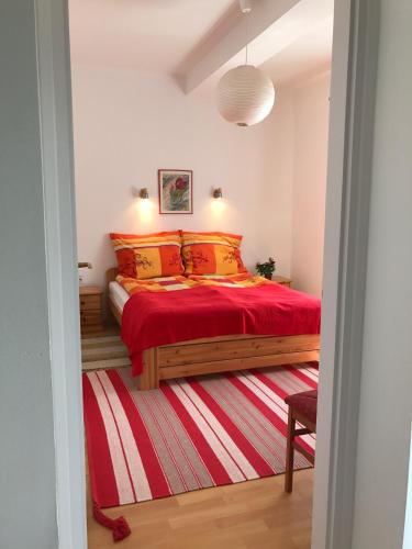 2 bedrooms, 3 beds