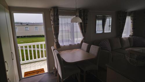 Bude Caravan Caromax - Families and Couples Only