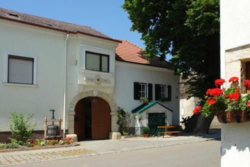 Winzerzimmer - Weingut Tinhof, Pension in Eisenstadt