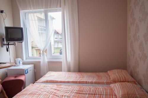 2 twin beds