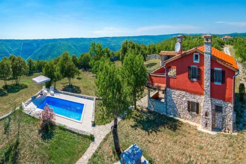  Holiday Home Paradise in 52220 Kunj