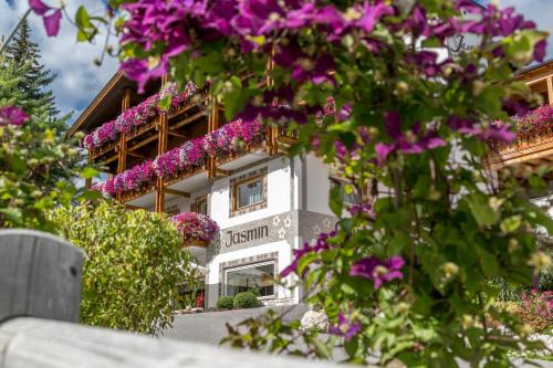 Garni Jasmin - Hotel - San Cassiano