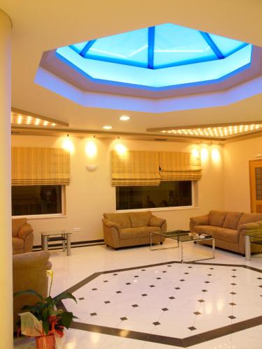 Lobby, Porto Kalamaki Hotel in Nea Kidonia