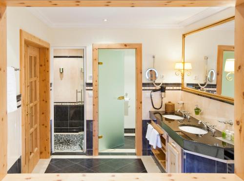 room detail thumbnail 2