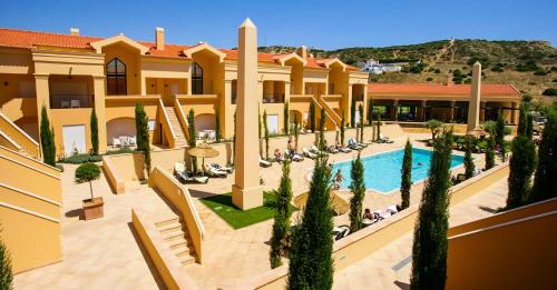  Luxury 3-bedroom apartment at high-end Praia da Luz in Luz