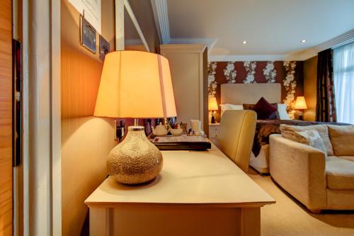 1 queen bed