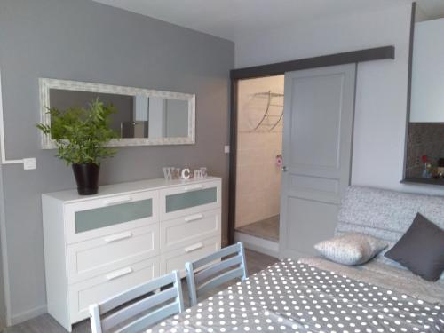 1 bunk bed, 1 sofa bed