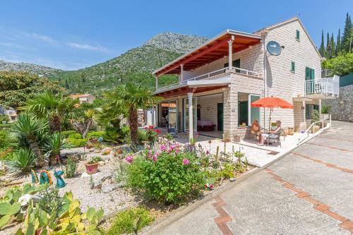 Sunny House Free Parking 4