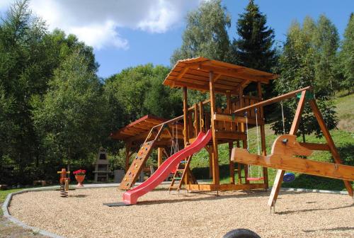 Spēļu laukums, Roubenka-Mila in Ostruzna