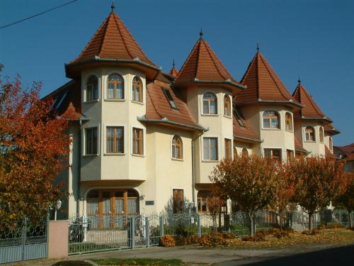 Hajdú Kastély Hotel - image 7