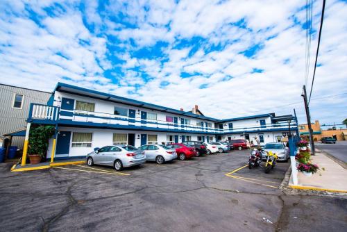 . Niagara Parkway Court Motel