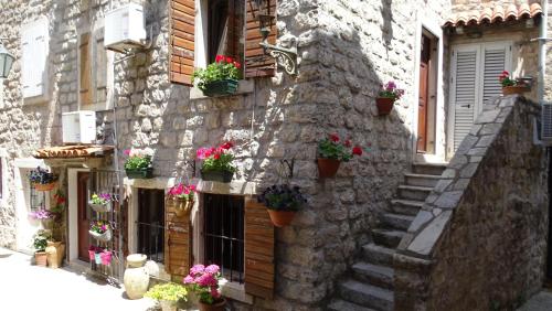 Apartments Renaissance Old town - image 2