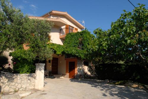  GARDEN&FLOWERS in Srinjine