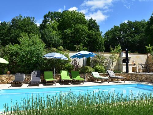 Superb Holiday Home in Busse with Swimming Pool - Location saisonnière - Villefranche-du-Périgord