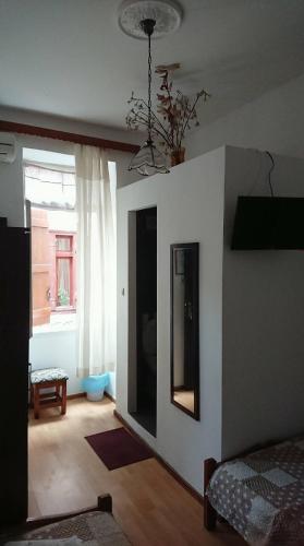 Twin Room image 6