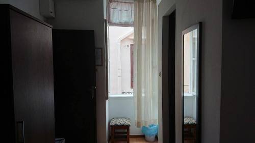 Twin Room image 5