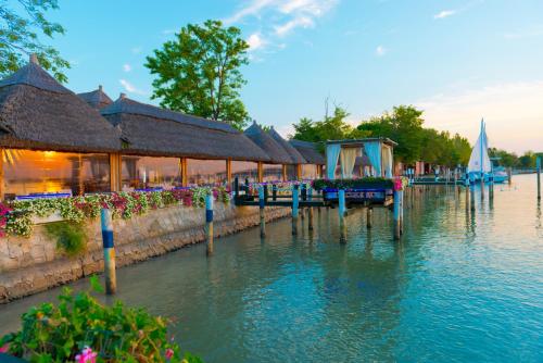Заобикаляща среда, Appartamenti Ai Pini, with beach and pedestrianised town centre within walking distance, covered par in Бибионе