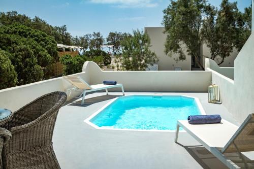 Sea Sound White Katikies Sea Sound White Katikies is a popular choice amongst travelers in Santorini, whether exploring or just passing through. The property offers guests a range of services and amenities designed to provide