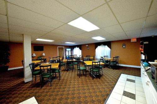 Ambassador Inn and Suites - image 2