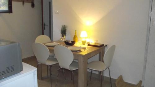  Elena Apartments in Milna