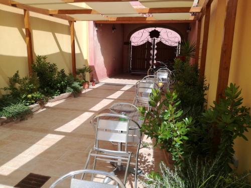 Gioia Guesthouse - Tap to explore photos