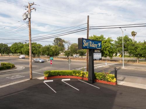 Sky Riders Motel - Accommodation - Sacramento