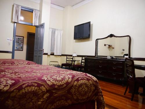 Hotel Santo Tomas / Historical Property