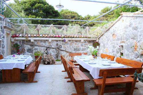 Apartments with WiFi Zlarin - 15409