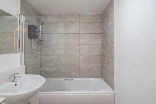 City Choice G5 Apartment - image 7