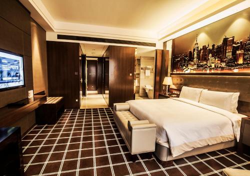 Executive King Room image 8