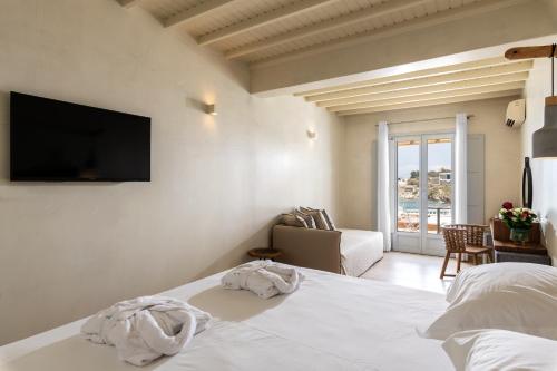 Poseidon Hotel Suites - image 5