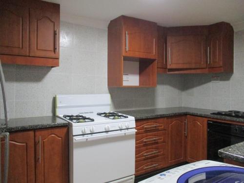 Avon Apartments - image 3