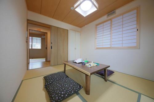 Standard Family Room image 3