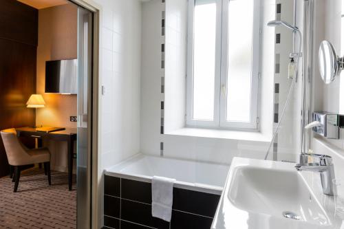 Best Western Plus Richelieu - image 4