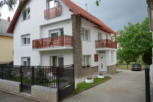  Varga Apartman Hévíz, Pension in Hévíz