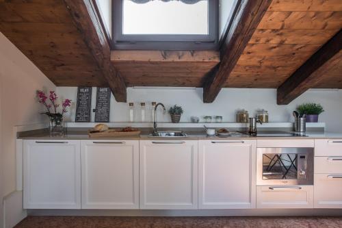 Ca' Del Monastero 9 Collection Spacious Apartment up to 5 Guests - image 3