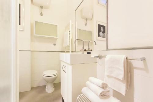 Rome Accommodation Condotti - image 11